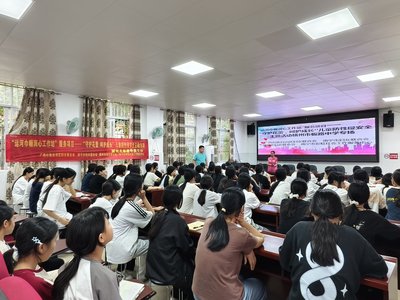 橫州市“運河巾幗服務站”教育信息咨詢服務在新福鎮(zhèn)、南鄉(xiāng)鎮(zhèn)暖心開展